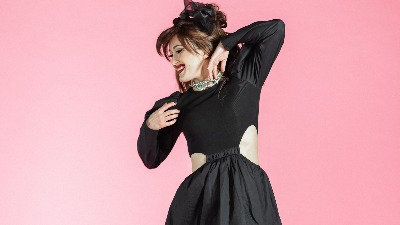 Ivana Kindl objavila spot za baladu "Pusti da se dogodi"